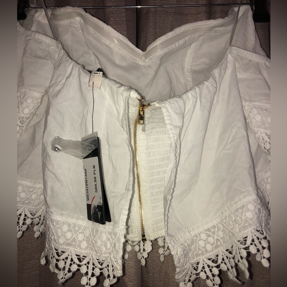 White top - Picture 5 of 6
